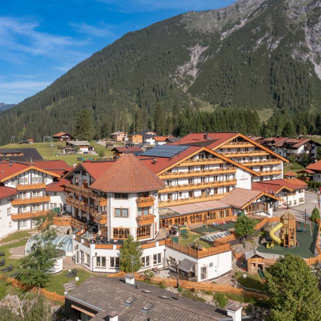 Panoramic view over the Familotel Kaiserhof in Tyrol