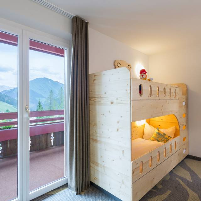 Children's room with bunk bed at the Familotel Kaiserhof