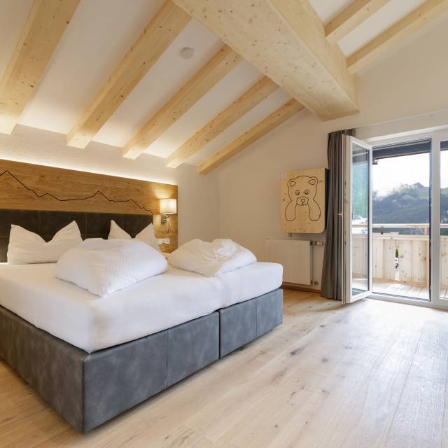 Double room with balcony at the Familotel Kaiserhof in Tyrol