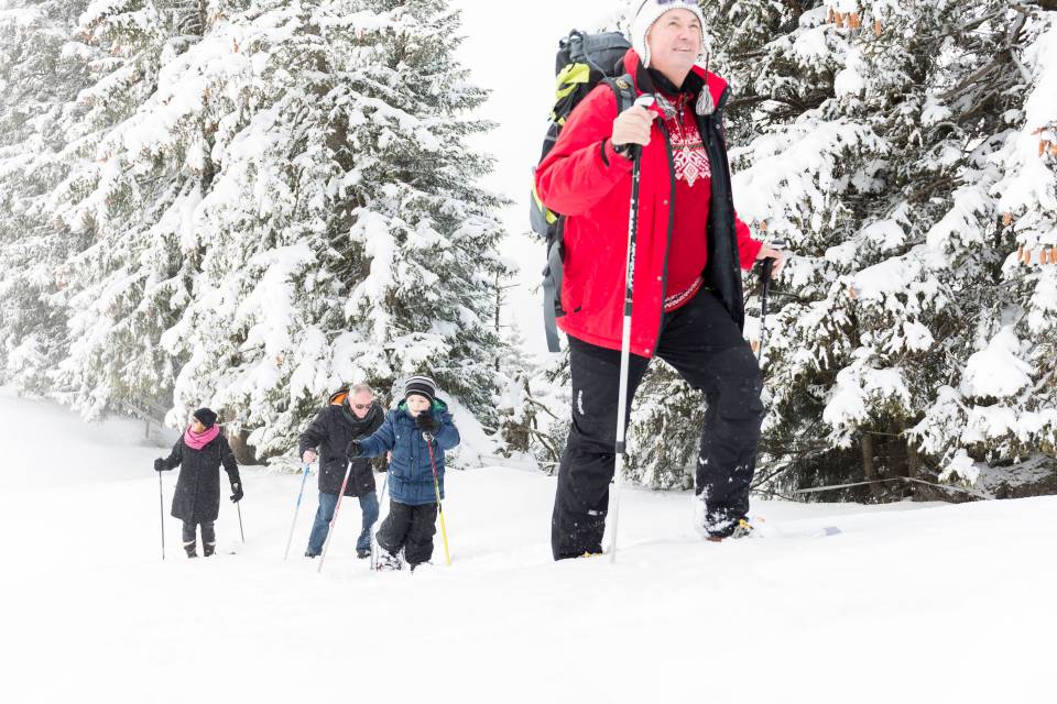 Family snowshoeing in Berwang, Tyrol